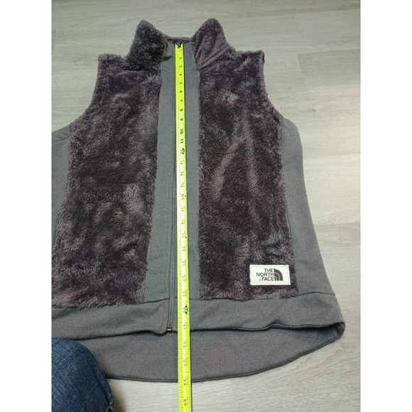 Northface Women's Purple Fuzzy Fur Vest Size Large - Picture 7 of 10